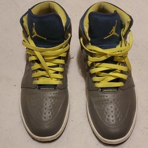 stylish pair of used  excellent condition sneakers